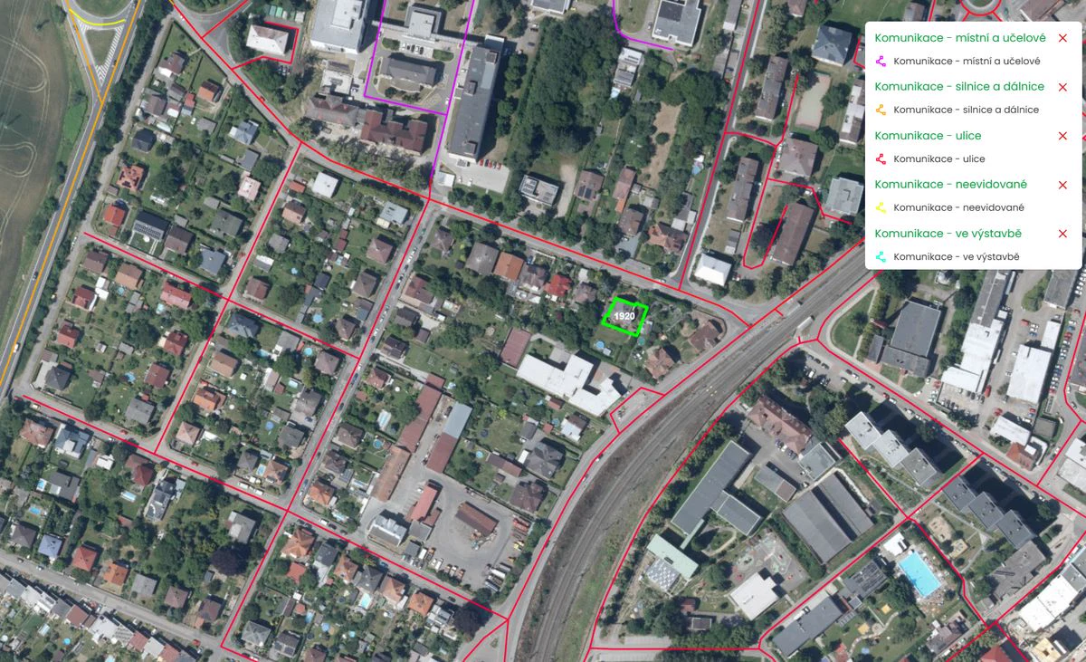 Mapa komunikací u parcely v aplikaci Pozemkov