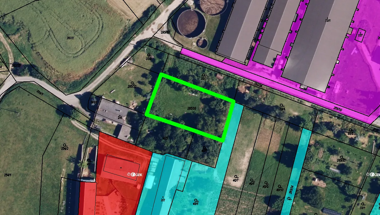 Věcná břemena v katastrální mapě, parcela 285/33 Bouzov