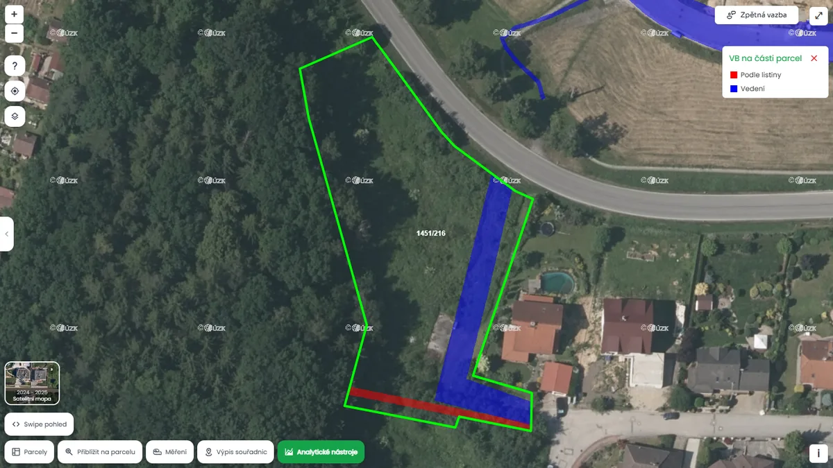 Na parcele je věcné břemeno (mapa Pozemkov)