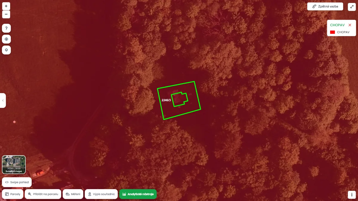 Parcela leží v ochrané oblasti přirozené akumulace vod (mapa Pozemkov)