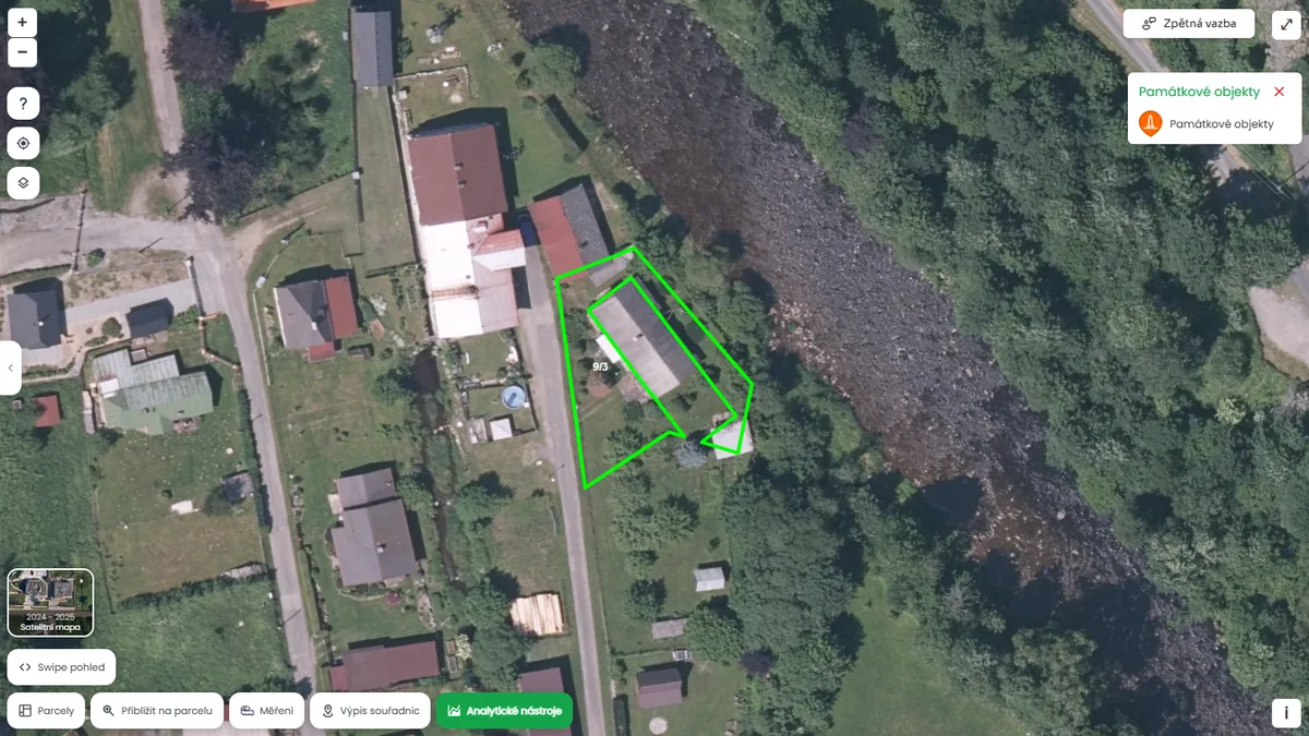 Parcela je poblíž objektu památky (mapa Pozemkov)