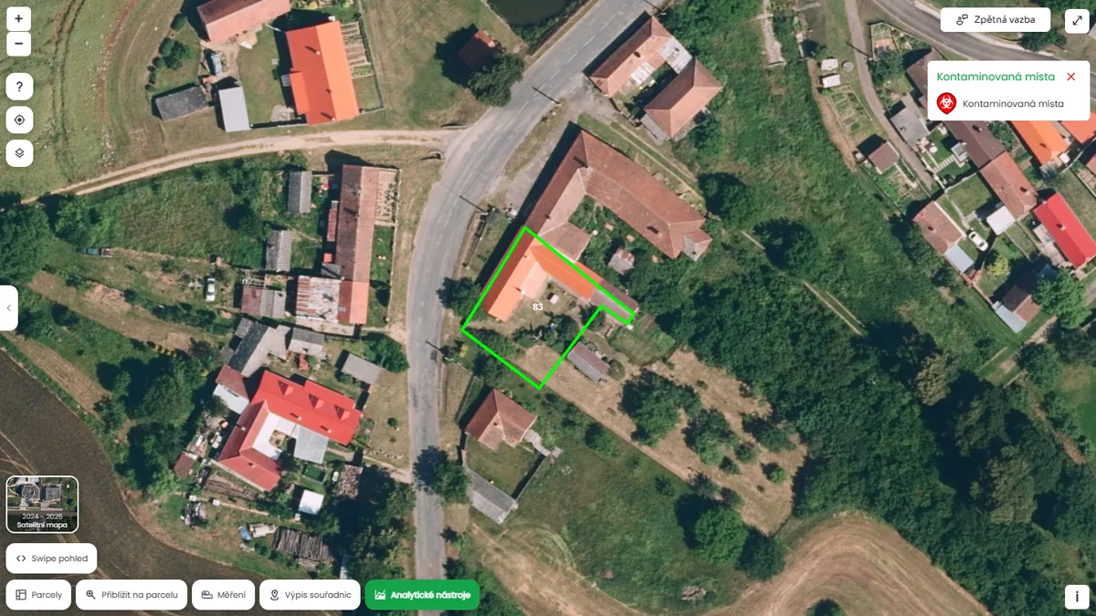 Parcela je poblíž kontaminovaného místa (mapa Pozemkov)
