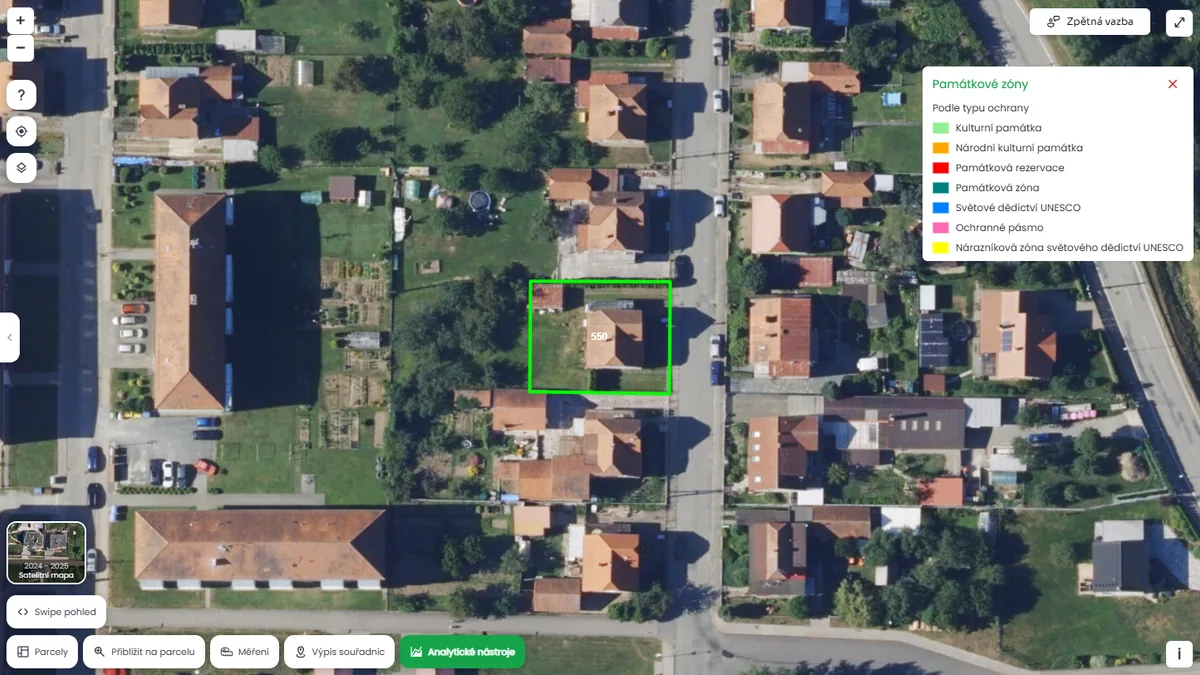 Parcela je poblíž ochraného pásma památky (mapa Pozemkov)