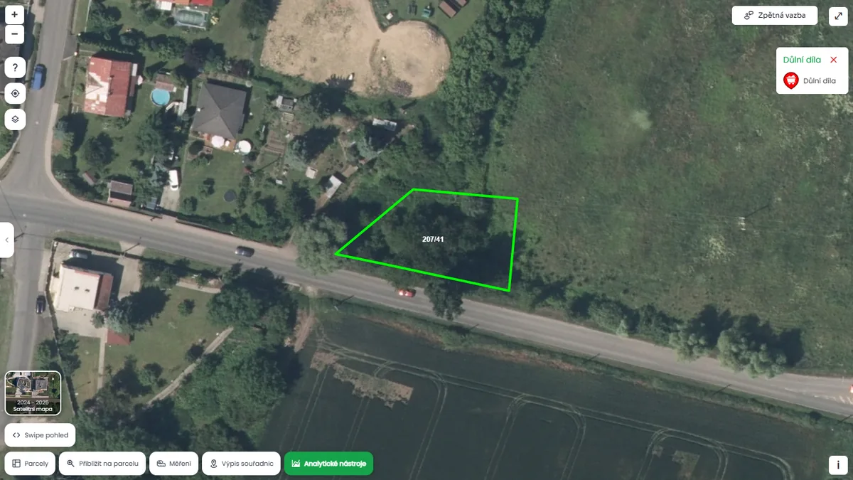 Parcela je poblíž důlního díla (mapa Pozemkov)