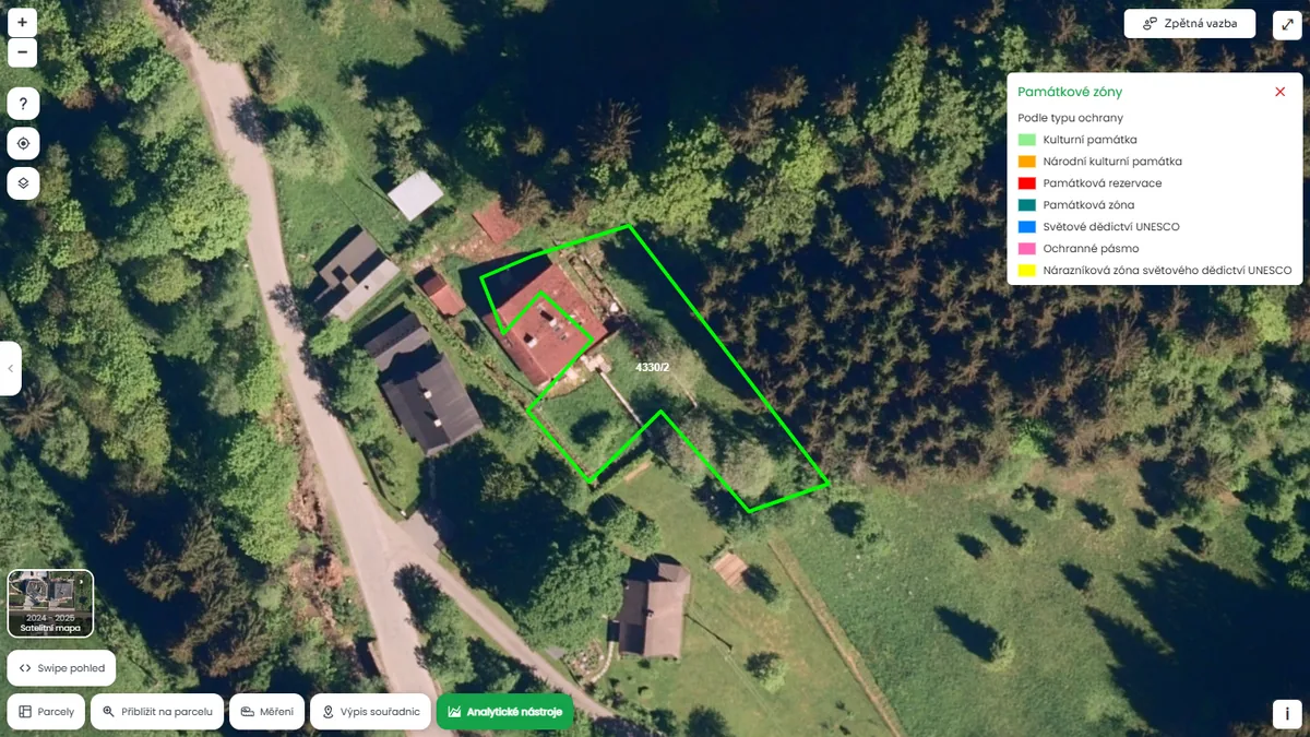 Parcela je poblíž ochraného pásma památky (mapa Pozemkov)