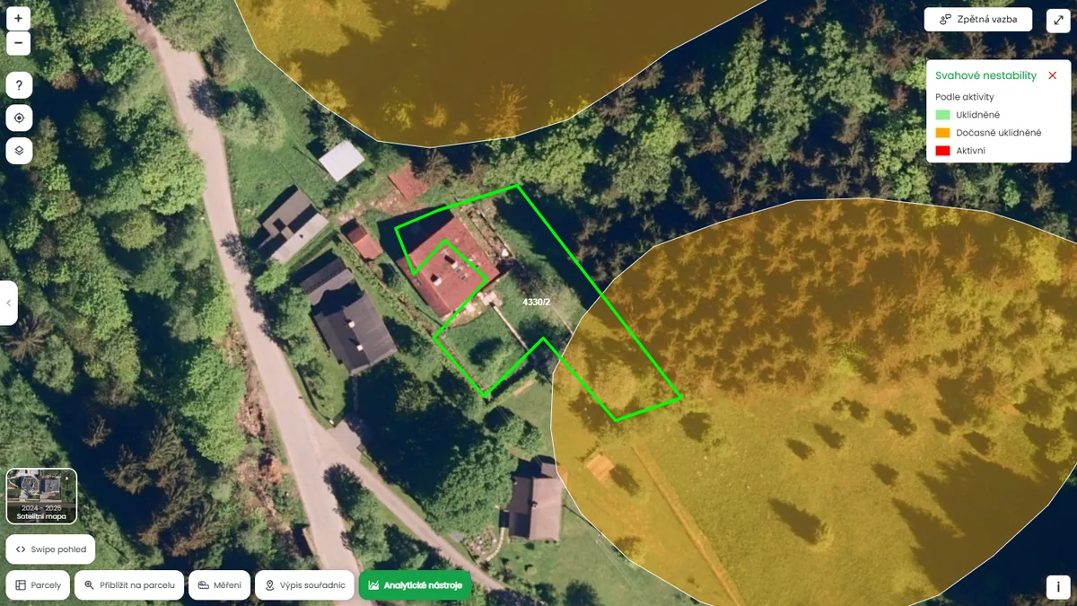Parcela je hned vedle svahu s nestabilitou (mapa Pozemkov)